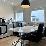 Apartment Ruhiges Und Citynahes Dachgeschoss-nest Dusseldorf